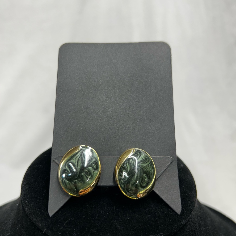 Vintage 80s Gold Tone Oval Clip Earrings Marbled Green Black Swirl Enamel